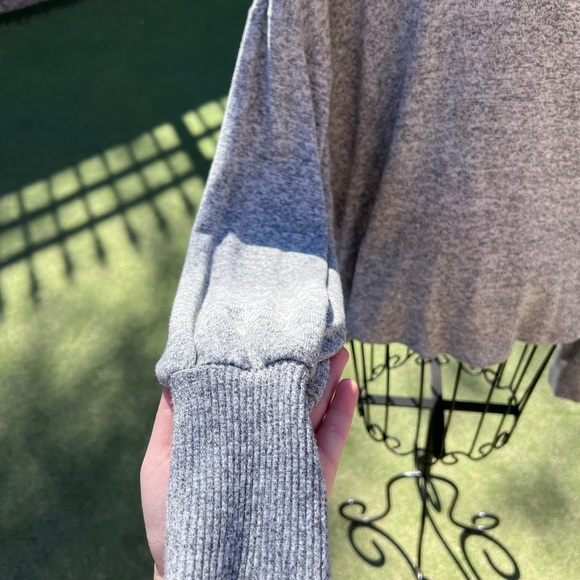 EUC Anthropologie Saturday Sunday Women's V-Neck Gray Oversized Sweater Sz Small - Picture 2 of 5